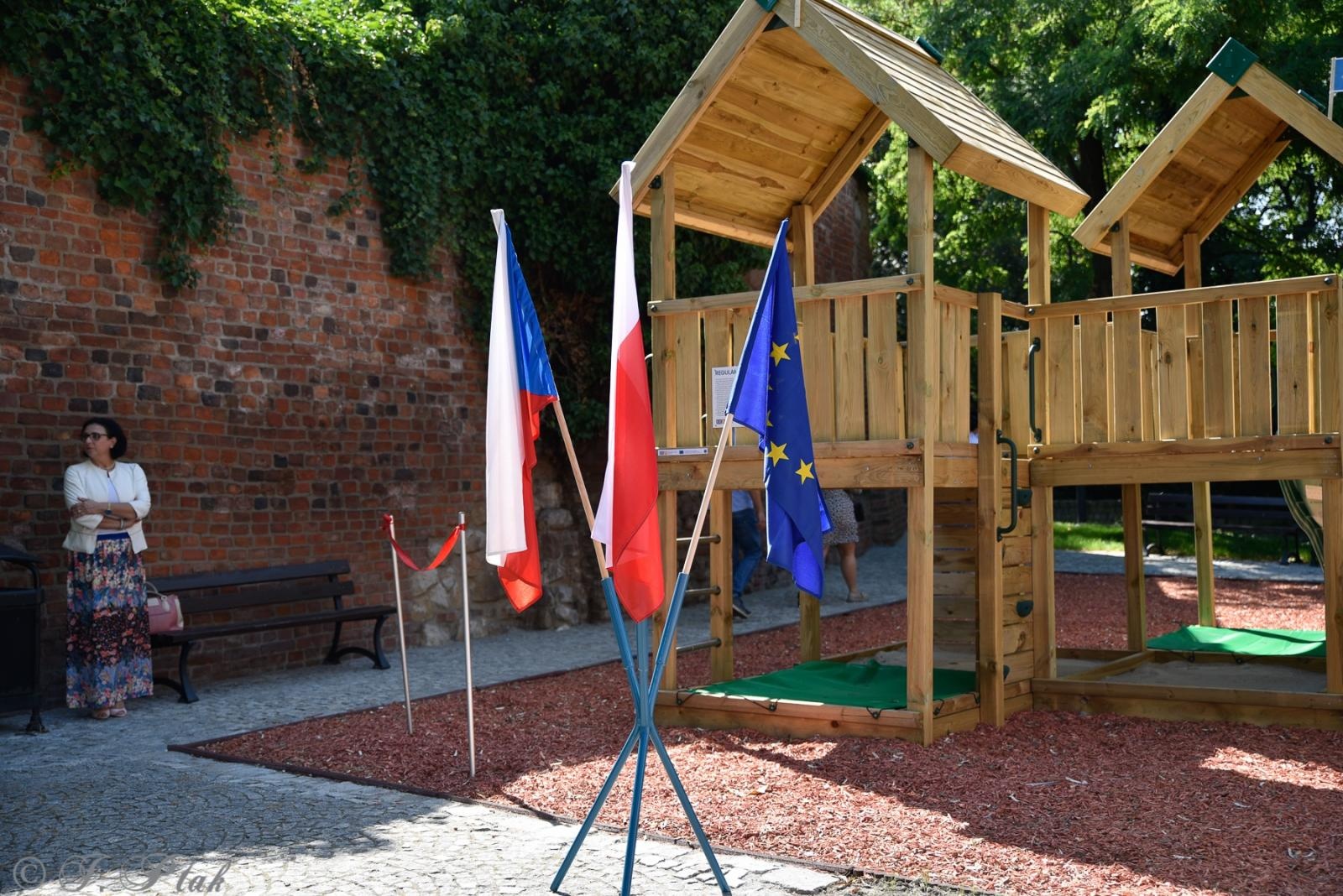 Zdjęcie w galerii na portalu naszraciborz.pl: Na zamku otwarto nowy plac zabaw. Jest też wirtualna przymierzalnia [WIDEO] wiadomości z regionu