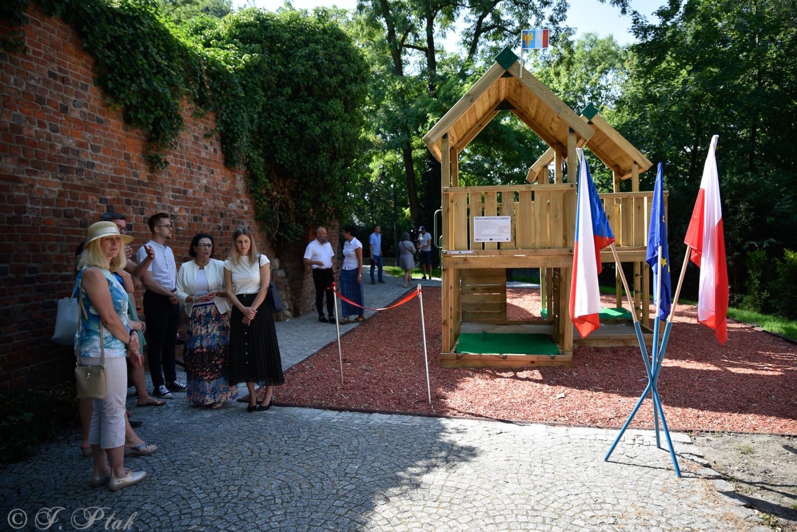 Zdjęcie w galerii na portalu naszraciborz.pl: Na zamku otwarto nowy plac zabaw. Jest też wirtualna przymierzalnia [WIDEO] wiadomości z regionu