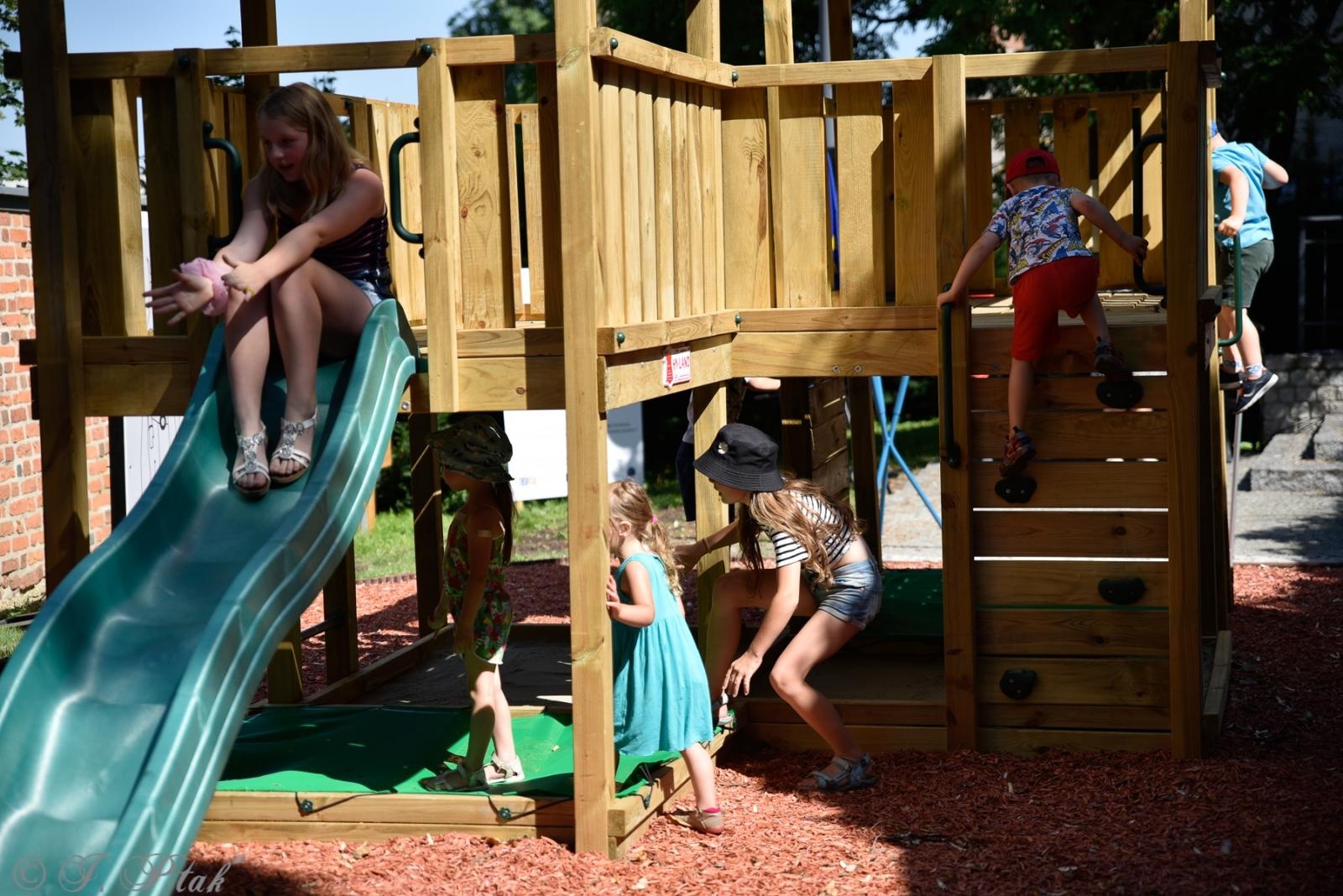 Zdjęcie w galerii na portalu naszraciborz.pl: Na zamku otwarto nowy plac zabaw. Jest też wirtualna przymierzalnia [WIDEO] wiadomości z regionu