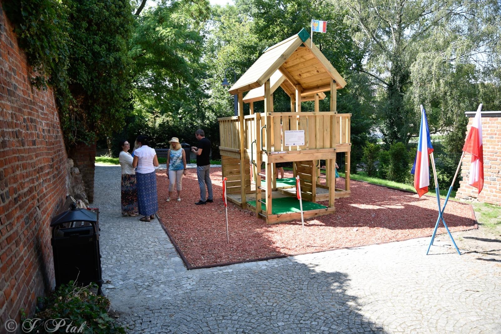 Zdjęcie w galerii na portalu naszraciborz.pl: Na zamku otwarto nowy plac zabaw. Jest też wirtualna przymierzalnia [WIDEO] wiadomości z regionu