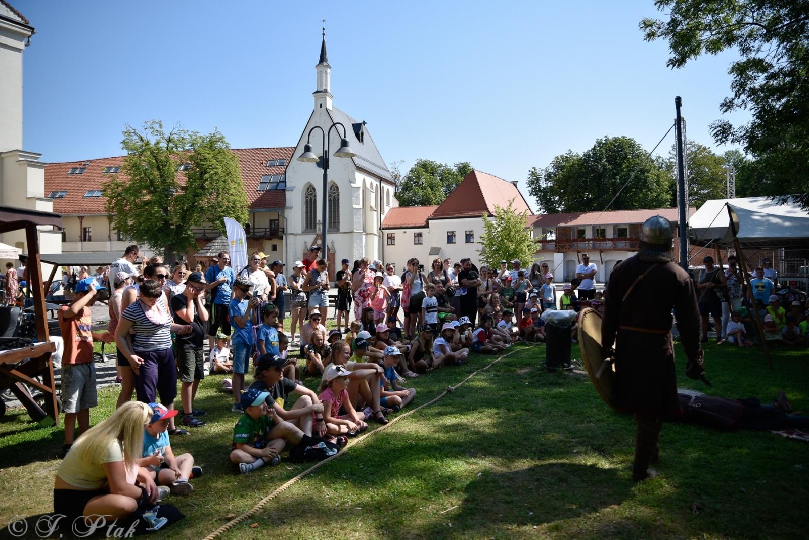 Zdjęcie w galerii na portalu naszraciborz.pl: Na zamku otwarto nowy plac zabaw. Jest też wirtualna przymierzalnia [WIDEO] wiadomości z regionu