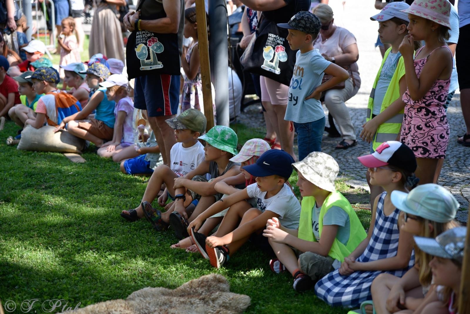 Zdjęcie w galerii na portalu naszraciborz.pl: Na zamku otwarto nowy plac zabaw. Jest też wirtualna przymierzalnia [WIDEO] wiadomości z regionu