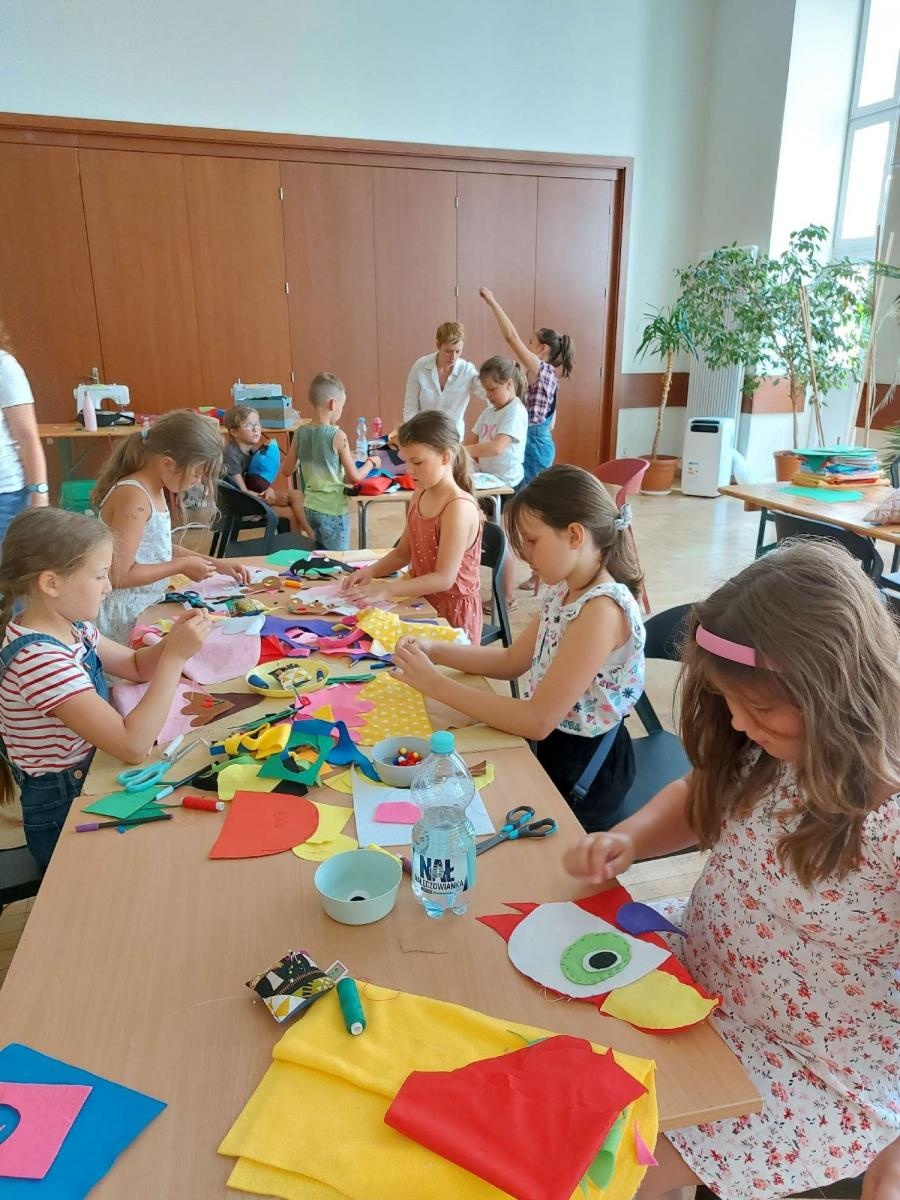 Zdjęcie w galerii na portalu naszraciborz.pl: EKOZABAWKA - warsztaty ręcznego szycia w RCK wiadomości z regionu