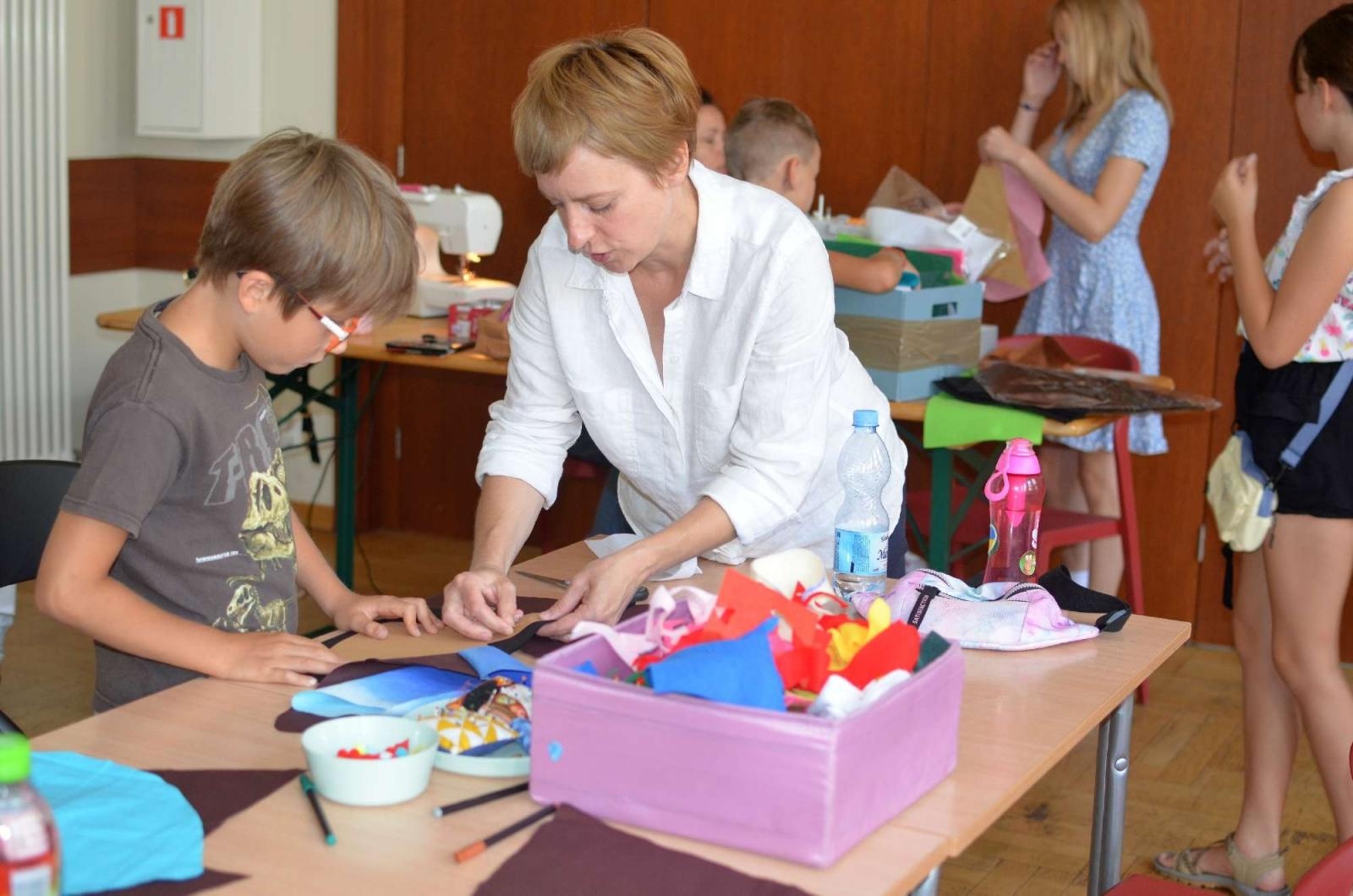 Zdjęcie w galerii na portalu naszraciborz.pl: EKOZABAWKA - warsztaty ręcznego szycia w RCK wiadomości z regionu