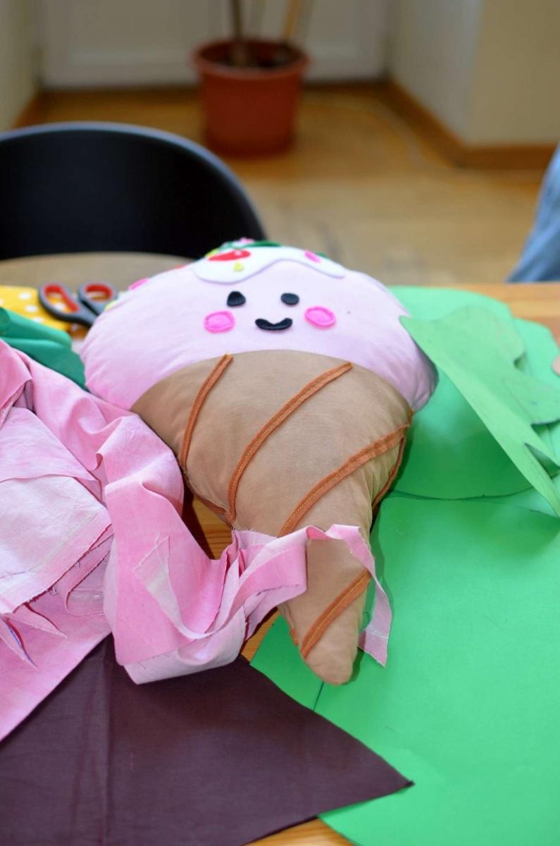 Zdjęcie w galerii na portalu naszraciborz.pl: EKOZABAWKA - warsztaty ręcznego szycia w RCK wiadomości z regionu