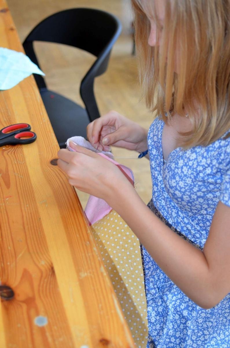 Zdjęcie w galerii na portalu naszraciborz.pl: EKOZABAWKA - warsztaty ręcznego szycia w RCK wiadomości z regionu