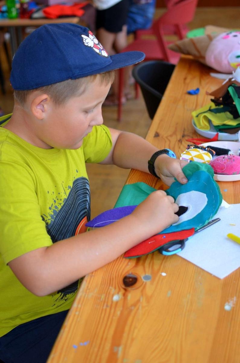 Zdjęcie w galerii na portalu naszraciborz.pl: EKOZABAWKA - warsztaty ręcznego szycia w RCK wiadomości z regionu