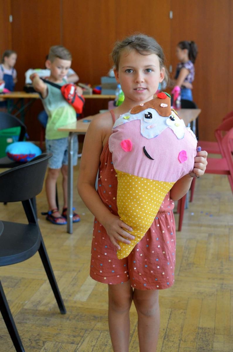 Zdjęcie w galerii na portalu naszraciborz.pl: EKOZABAWKA - warsztaty ręcznego szycia w RCK wiadomości z regionu