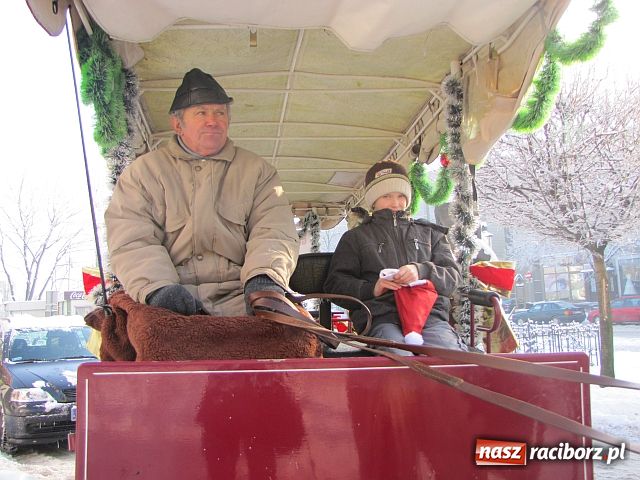 Zdjęcie w galerii na portalu naszraciborz.pl: Mikołaj i elfy w Galerii Młyńskiej wiadomości z regionu