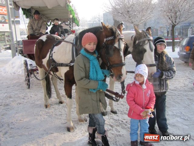 Zdjęcie w galerii na portalu naszraciborz.pl: Mikołaj i elfy w Galerii Młyńskiej wiadomości z regionu