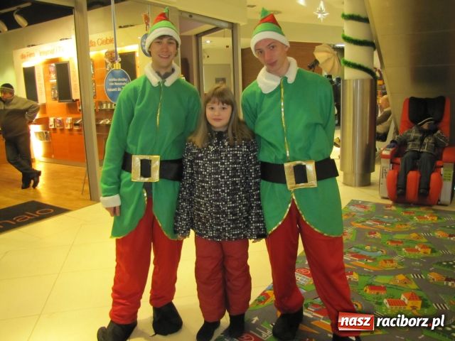 Zdjęcie w galerii na portalu naszraciborz.pl: Mikołaj i elfy w Galerii Młyńskiej wiadomości z regionu