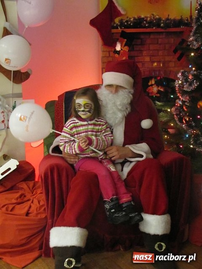 Zdjęcie w galerii na portalu naszraciborz.pl: Mikołaj i elfy w Galerii Młyńskiej wiadomości z regionu