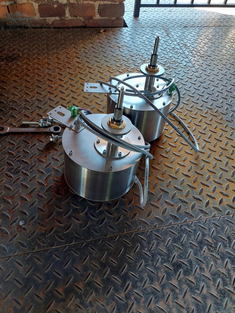 Zdjęcie w galerii na portalu naszraciborz.pl: Na wieżę tworkowskiego zamku wróciły zegary wiadomości z regionu