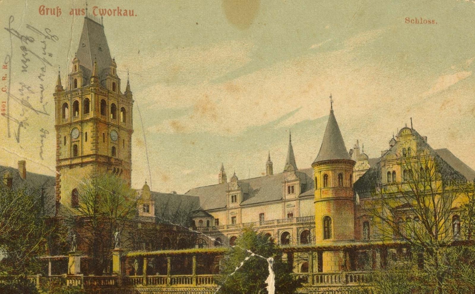 Zdjęcie w galerii na portalu naszraciborz.pl: Na wieżę tworkowskiego zamku wróciły zegary wiadomości z regionu