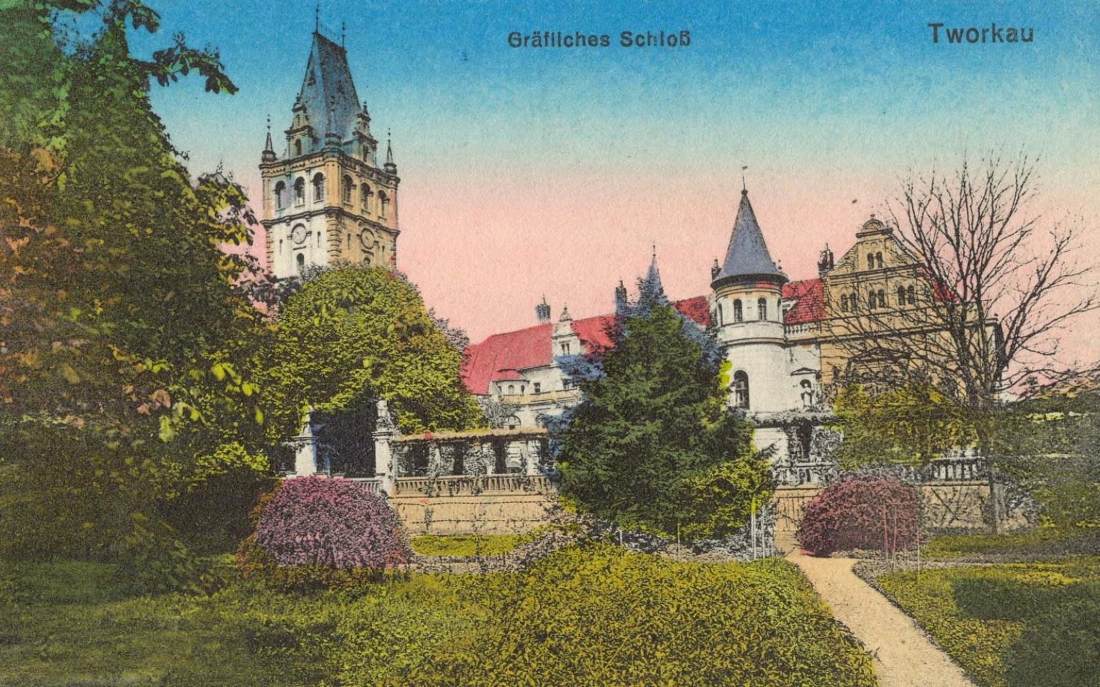 Zdjęcie w galerii na portalu naszraciborz.pl: Na wieżę tworkowskiego zamku wróciły zegary wiadomości z regionu