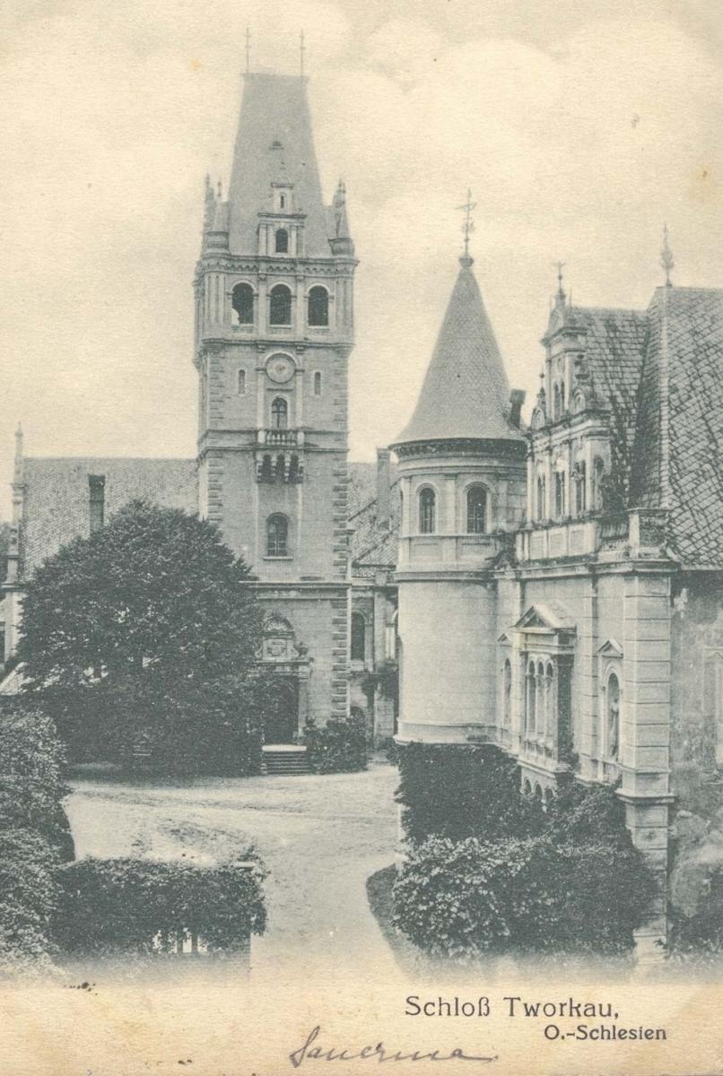 Zdjęcie w galerii na portalu naszraciborz.pl: Na wieżę tworkowskiego zamku wróciły zegary wiadomości z regionu