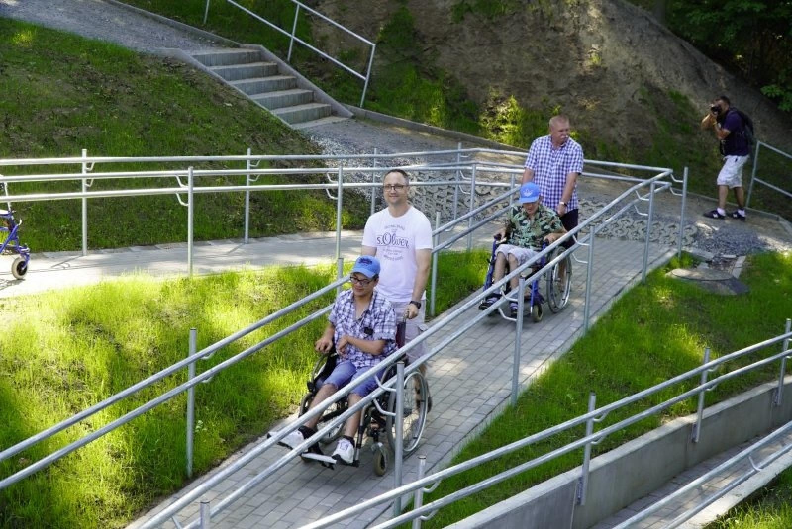 Zdjęcie w galerii na portalu naszraciborz.pl: Pochylnia w Arboretum Bramy Morawskiej oficjalnie oddana do użytku FOTO i WIDEO wiadomości z regionu