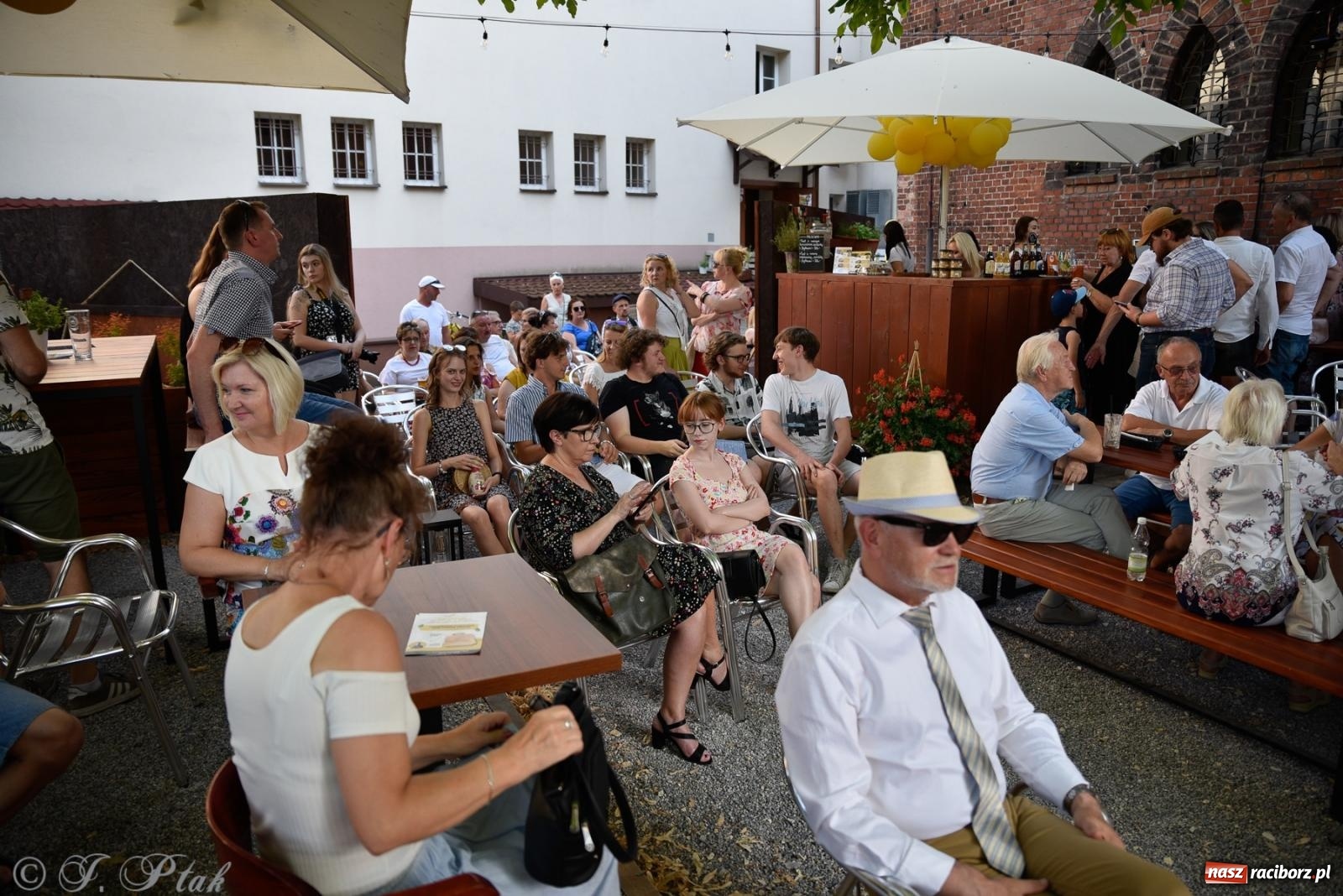 Zdjęcie w galerii na portalu naszraciborz.pl: Silesian Jazz Daughters zaśpiewały w ogródku Etiudy [FOTO i WIDEO] wiadomości z regionu
