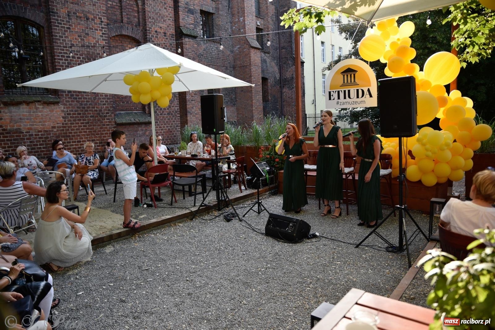 Zdjęcie w galerii na portalu naszraciborz.pl: Silesian Jazz Daughters zaśpiewały w ogródku Etiudy [FOTO i WIDEO] wiadomości z regionu