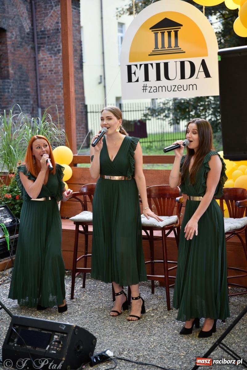 Zdjęcie w galerii na portalu naszraciborz.pl: Silesian Jazz Daughters zaśpiewały w ogródku Etiudy [FOTO i WIDEO] wiadomości z regionu