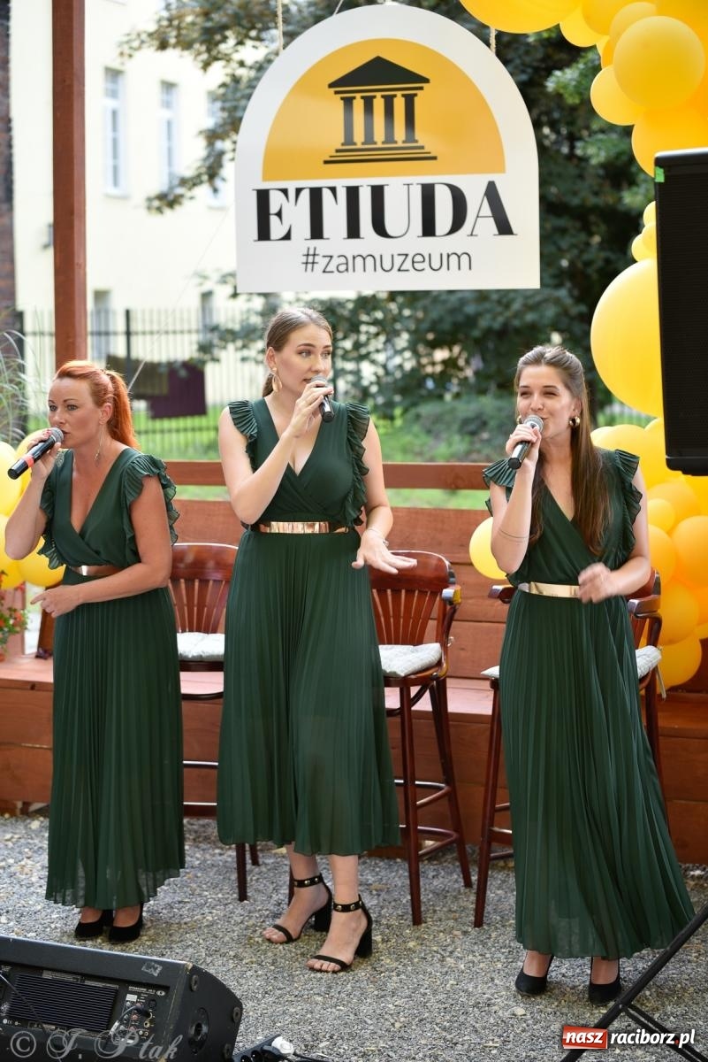 Zdjęcie w galerii na portalu naszraciborz.pl: Silesian Jazz Daughters zaśpiewały w ogródku Etiudy [FOTO i WIDEO] wiadomości z regionu