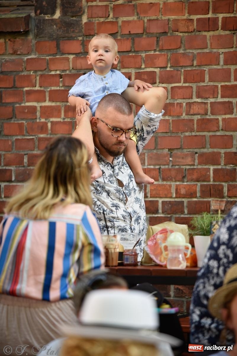 Zdjęcie w galerii na portalu naszraciborz.pl: Silesian Jazz Daughters zaśpiewały w ogródku Etiudy [FOTO i WIDEO] wiadomości z regionu
