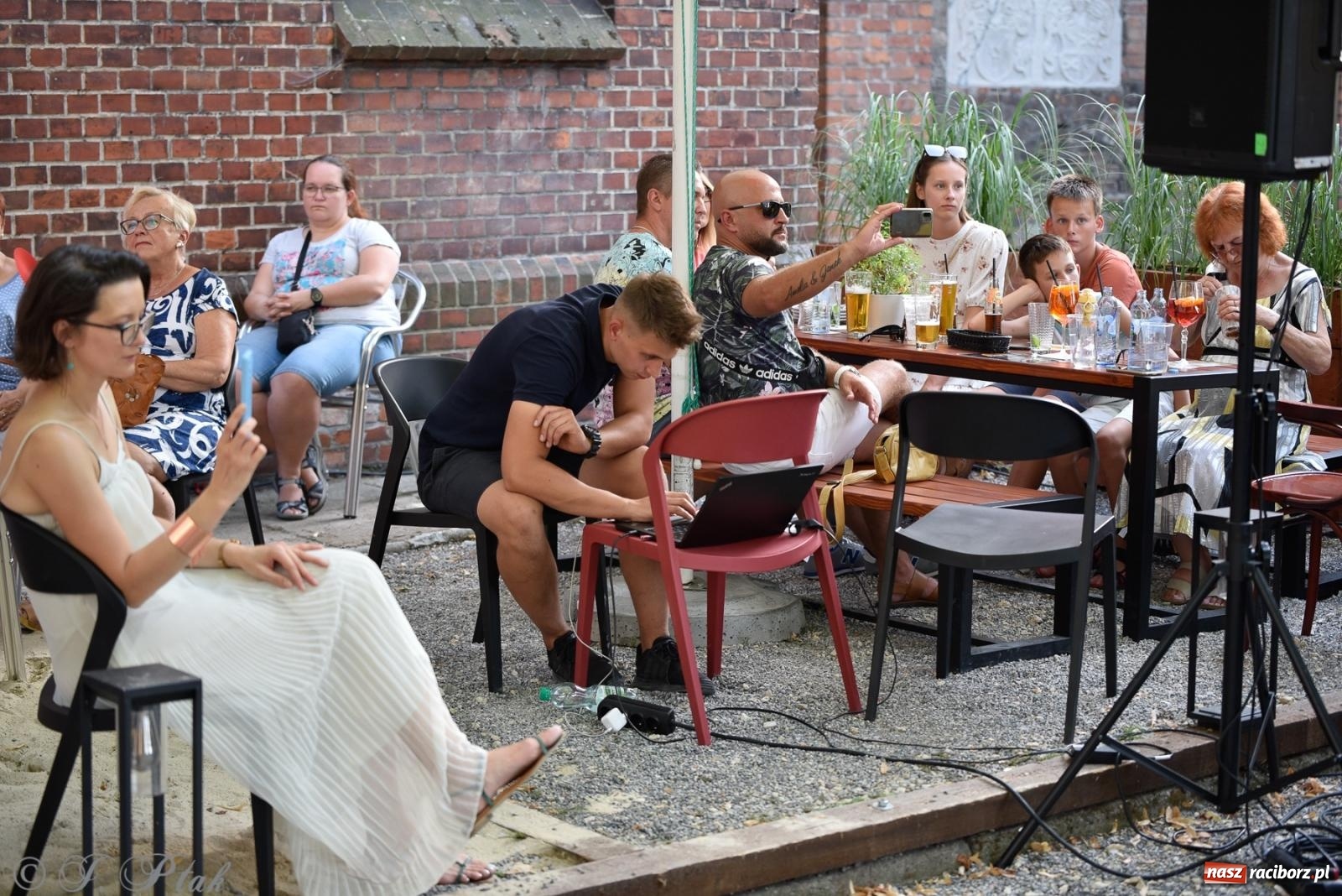 Zdjęcie w galerii na portalu naszraciborz.pl: Silesian Jazz Daughters zaśpiewały w ogródku Etiudy [FOTO i WIDEO] wiadomości z regionu