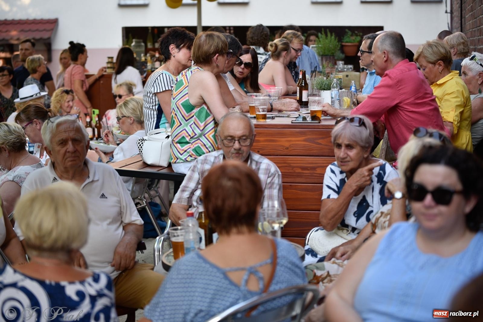 Zdjęcie w galerii na portalu naszraciborz.pl: Silesian Jazz Daughters zaśpiewały w ogródku Etiudy [FOTO i WIDEO] wiadomości z regionu