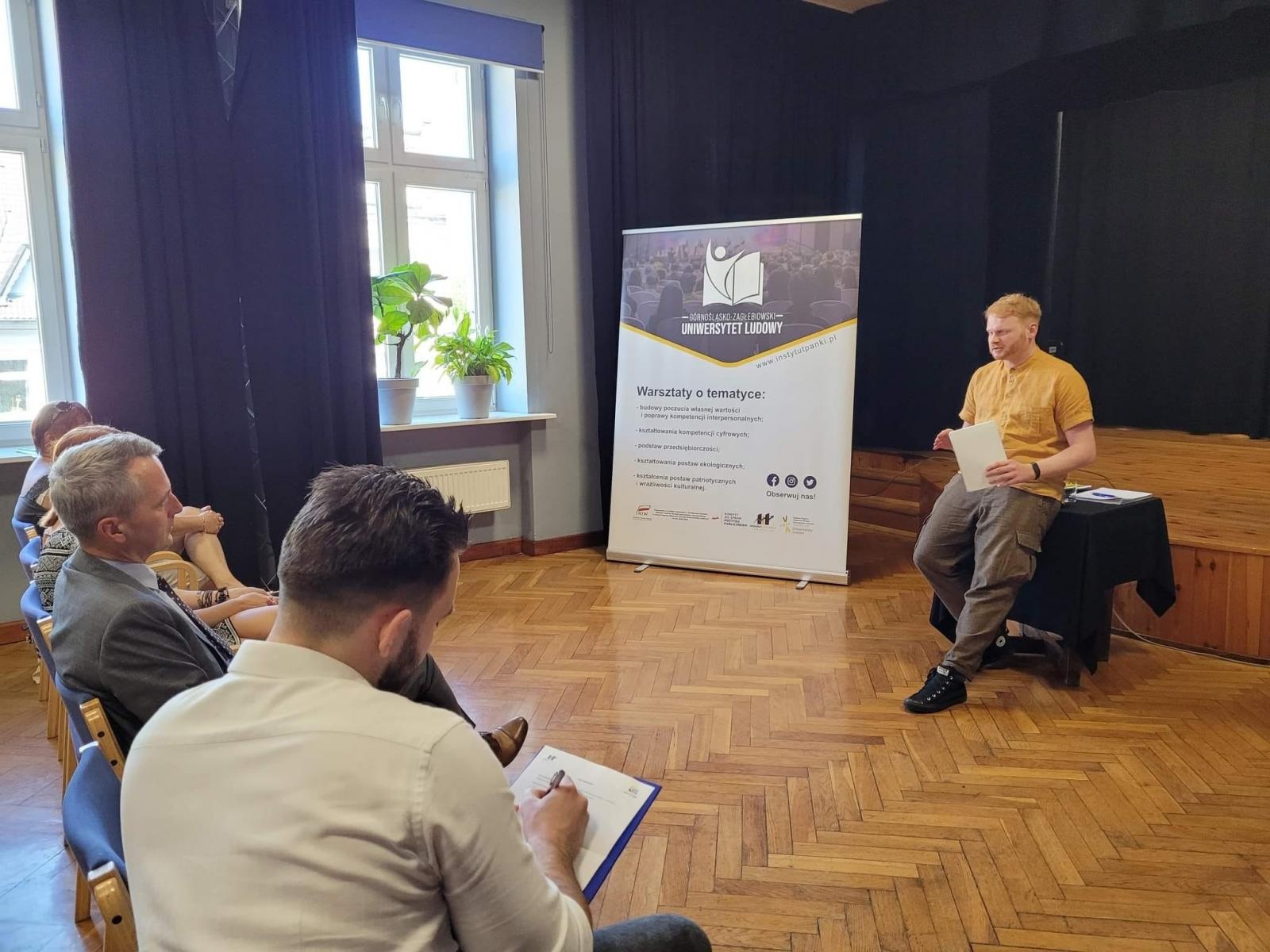 Zdjęcie w galerii na portalu naszraciborz.pl: Górnośląsko-Zagłębiowski Uniwersytet Ludowy rozpoczął wykłady w Raciborzu wiadomości z regionu