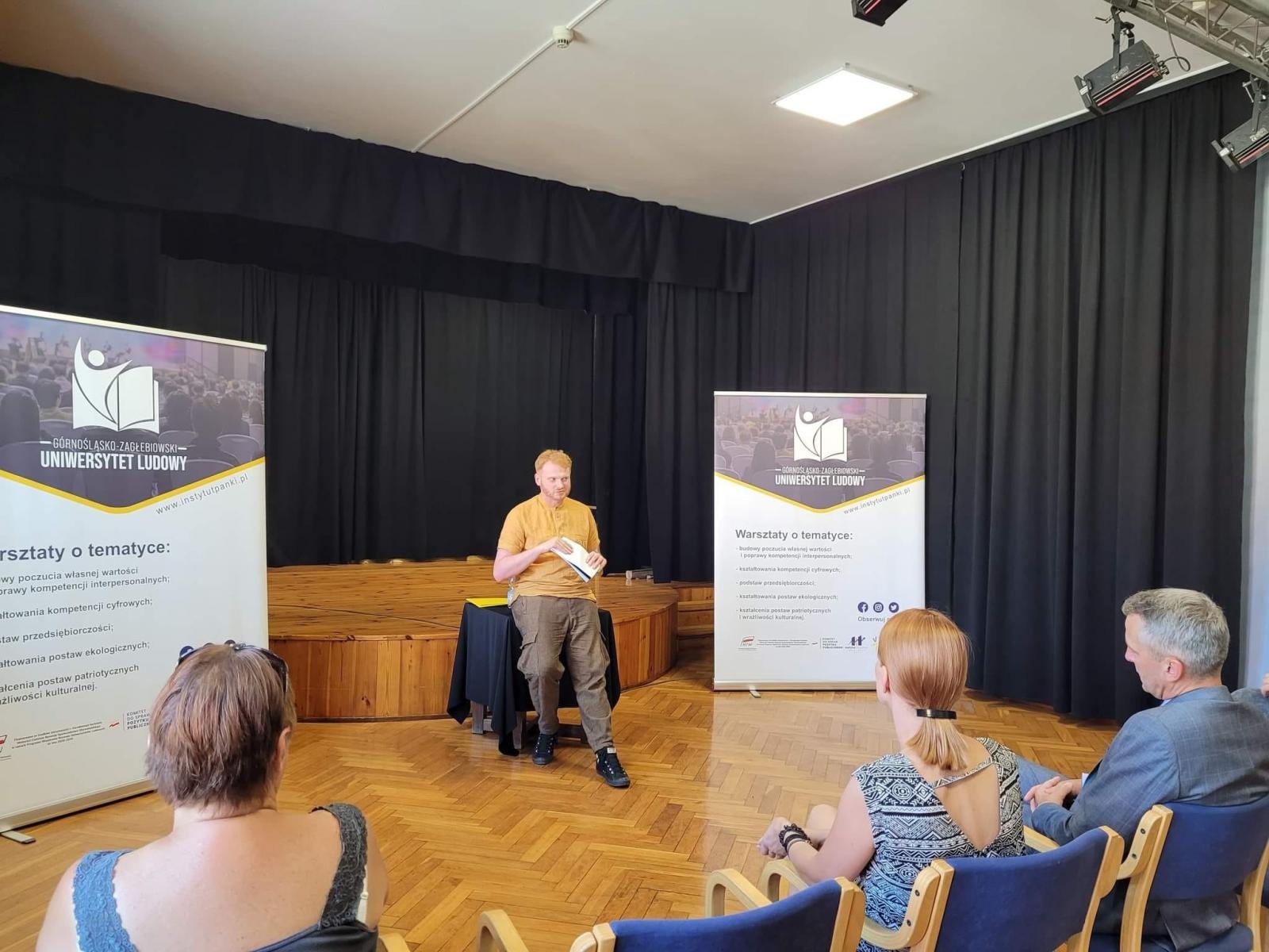 Zdjęcie w galerii na portalu naszraciborz.pl: Górnośląsko-Zagłębiowski Uniwersytet Ludowy rozpoczął wykłady w Raciborzu wiadomości z regionu