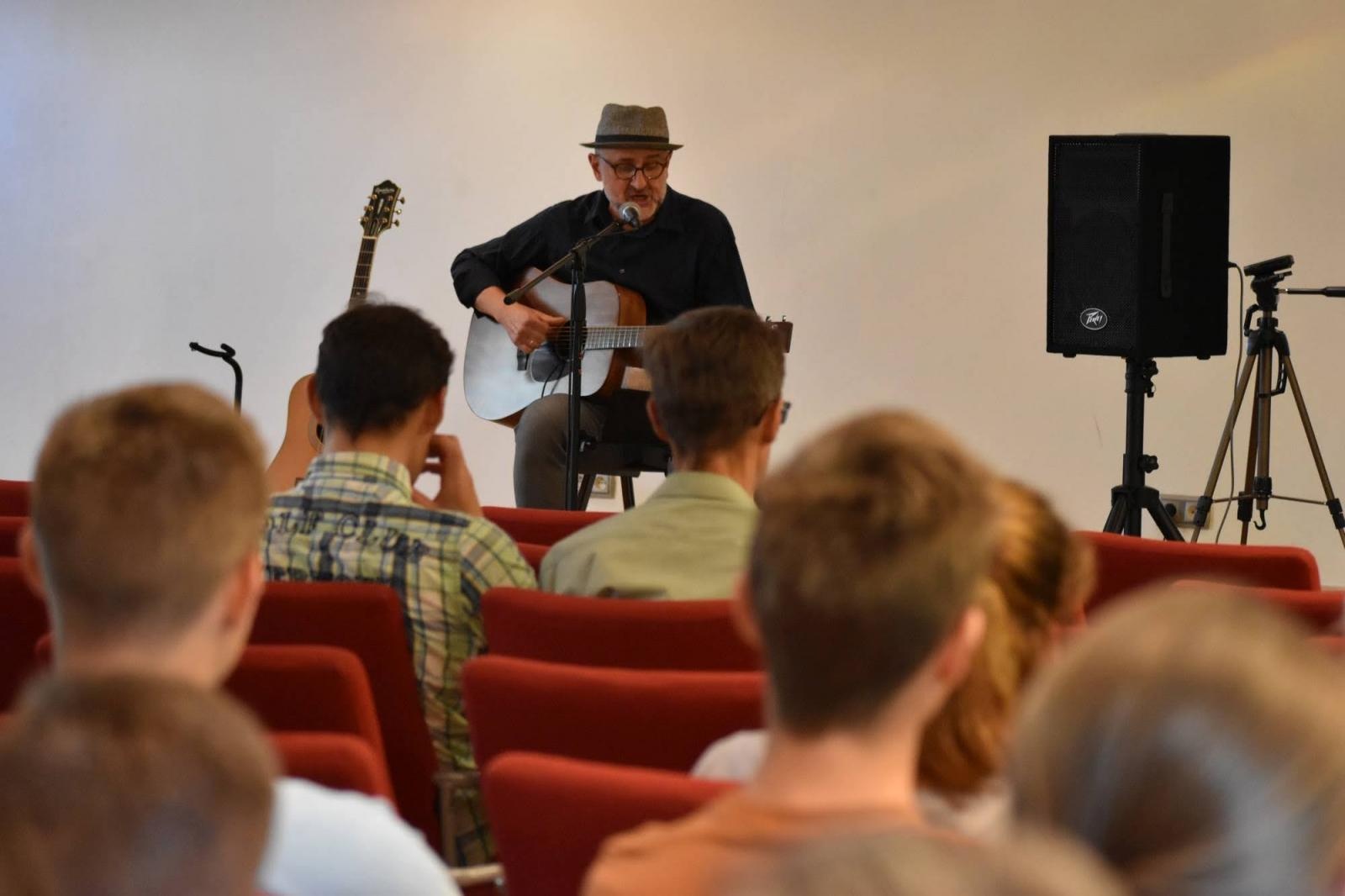 Zdjęcie w galerii na portalu naszraciborz.pl: Brzmienie bluesa wypełniło zamkowe wnętrza [FOTO] wiadomości z regionu