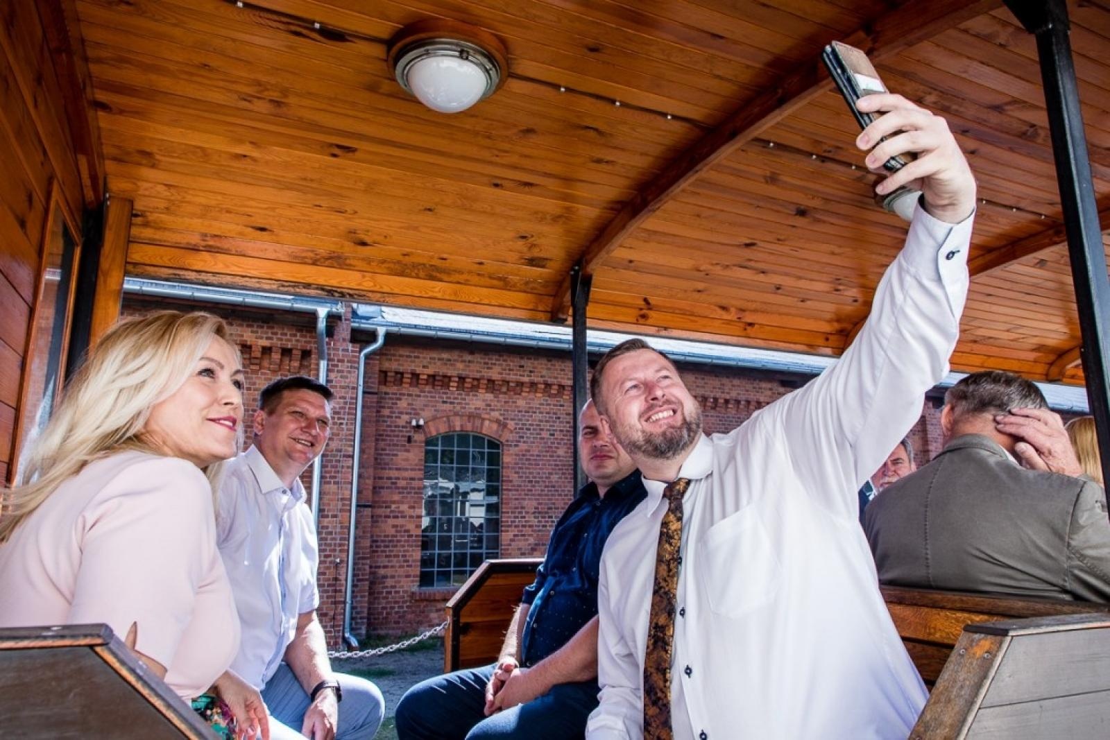 Zdjęcie w galerii na portalu naszraciborz.pl: Inicjatywa sołecka dla Raciborszczyzny - umowy podpisano w skansenie wiadomości z regionu