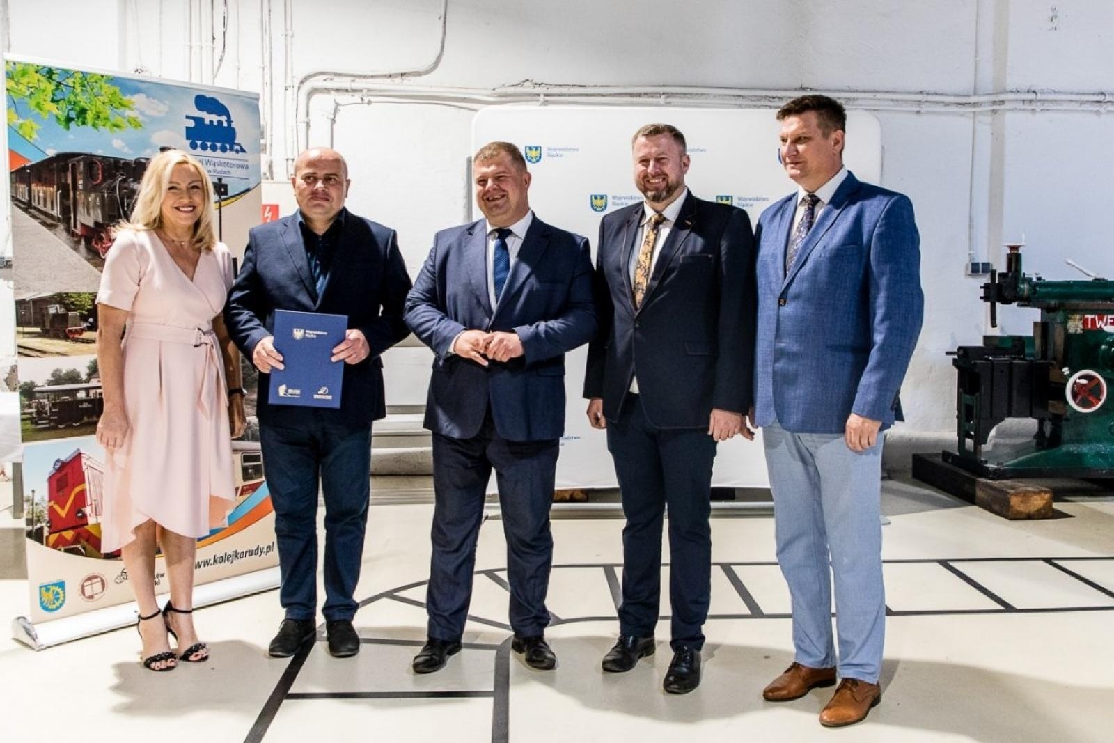 Zdjęcie w galerii na portalu naszraciborz.pl: Inicjatywa sołecka dla Raciborszczyzny - umowy podpisano w skansenie wiadomości z regionu