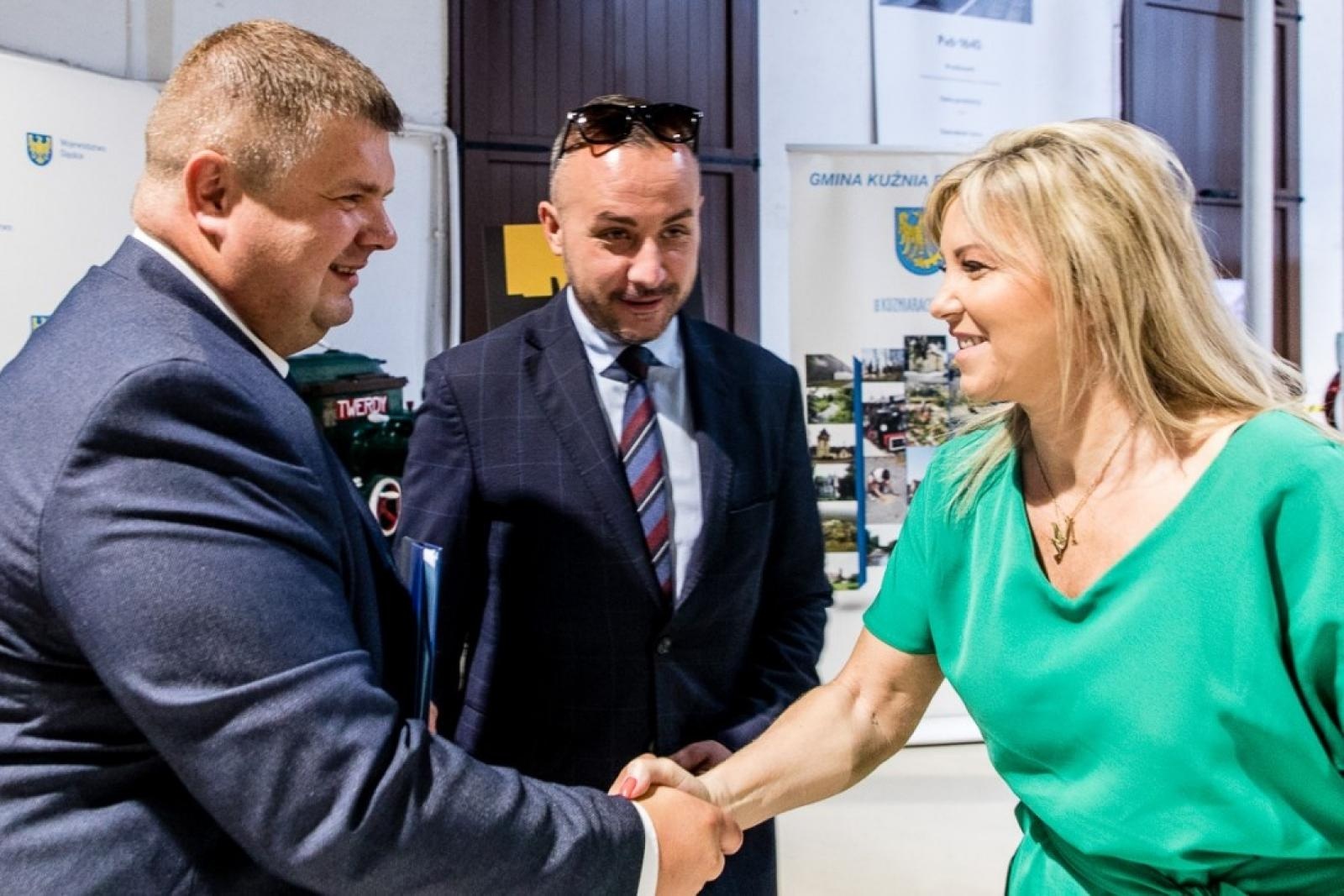 Zdjęcie w galerii na portalu naszraciborz.pl: Inicjatywa sołecka dla Raciborszczyzny - umowy podpisano w skansenie wiadomości z regionu