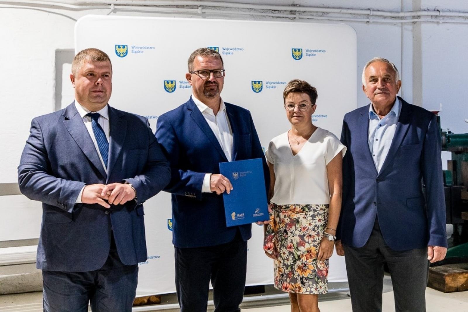 Zdjęcie w galerii na portalu naszraciborz.pl: Inicjatywa sołecka dla Raciborszczyzny - umowy podpisano w skansenie wiadomości z regionu