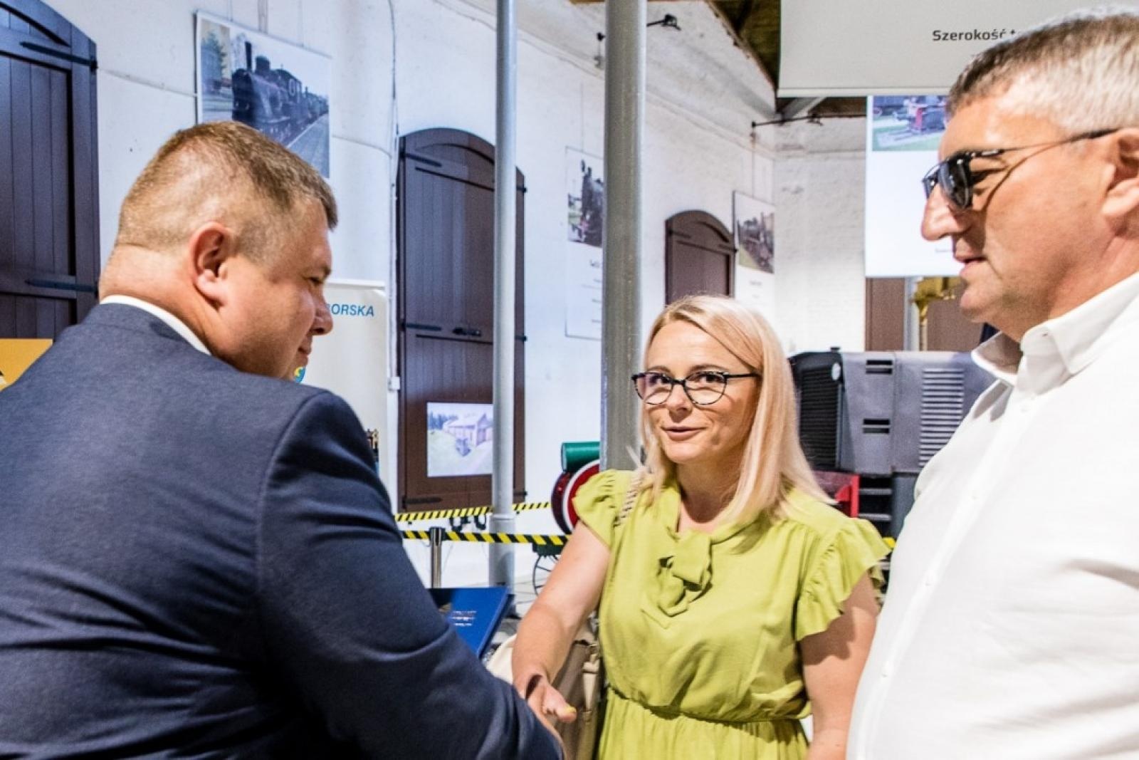 Zdjęcie w galerii na portalu naszraciborz.pl: Inicjatywa sołecka dla Raciborszczyzny - umowy podpisano w skansenie wiadomości z regionu