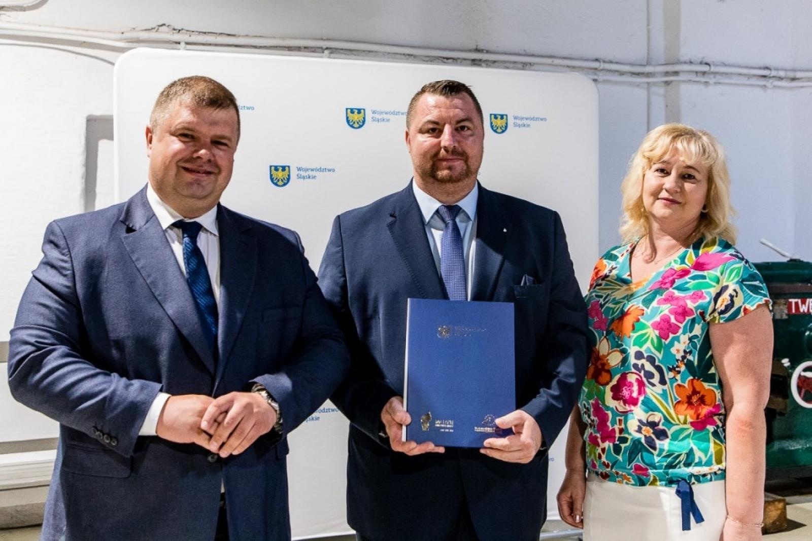 Zdjęcie w galerii na portalu naszraciborz.pl: Inicjatywa sołecka dla Raciborszczyzny - umowy podpisano w skansenie wiadomości z regionu