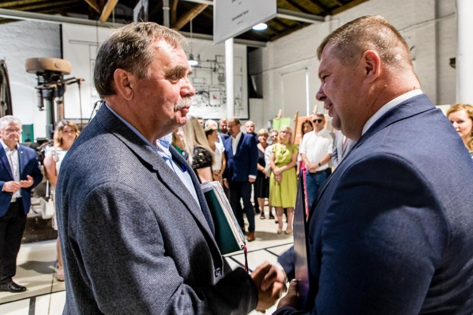 Zdjęcie w galerii na portalu naszraciborz.pl: Inicjatywa sołecka dla Raciborszczyzny - umowy podpisano w skansenie wiadomości z regionu