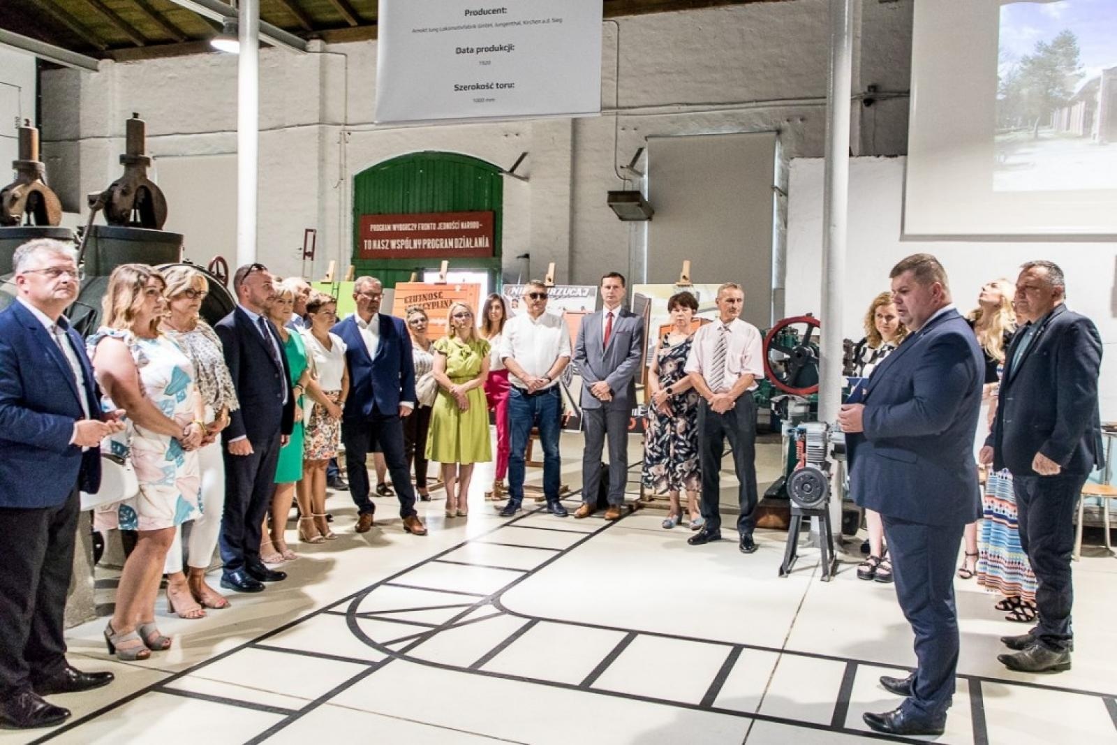 Zdjęcie w galerii na portalu naszraciborz.pl: Inicjatywa sołecka dla Raciborszczyzny - umowy podpisano w skansenie wiadomości z regionu