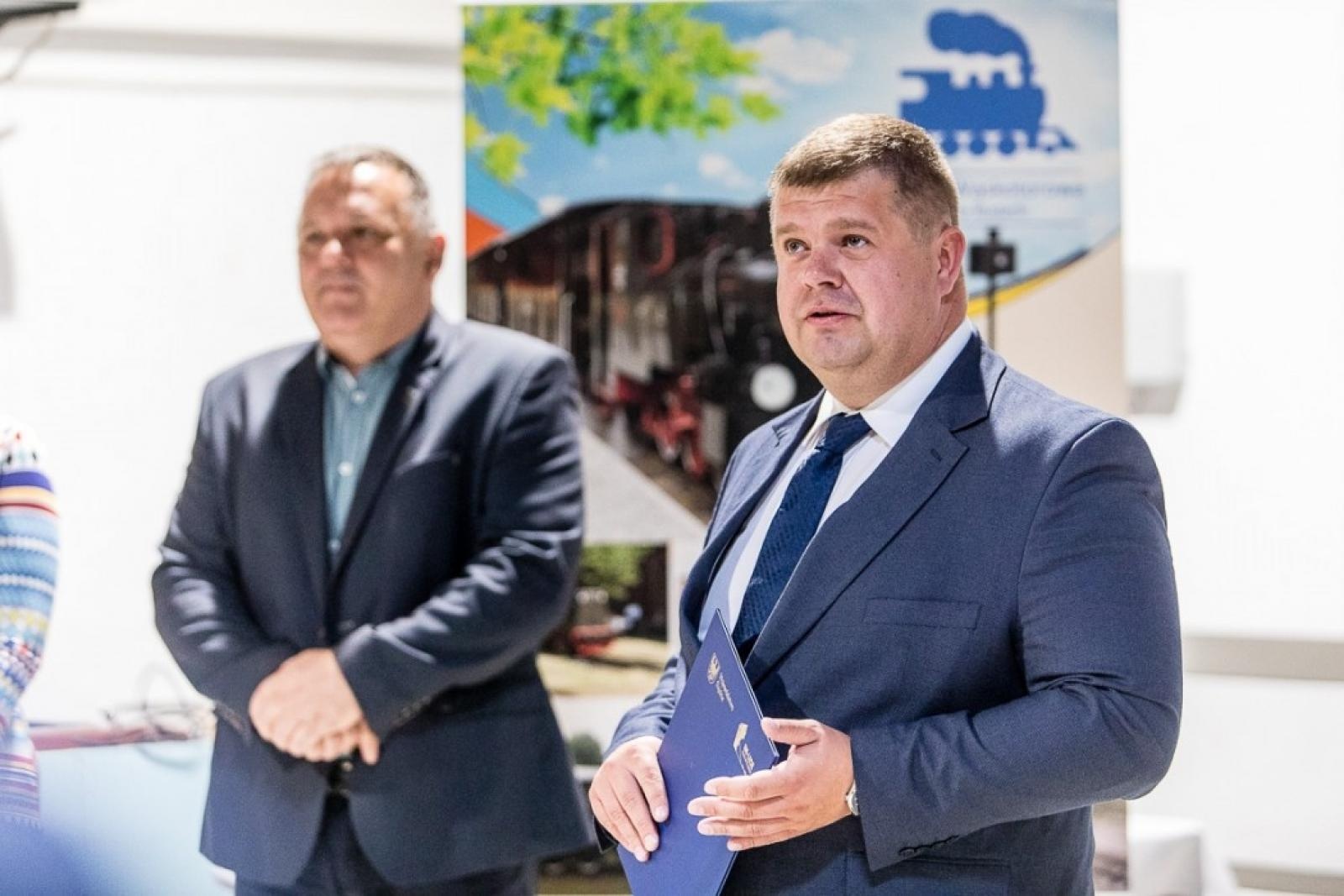 Zdjęcie w galerii na portalu naszraciborz.pl: Inicjatywa sołecka dla Raciborszczyzny - umowy podpisano w skansenie wiadomości z regionu