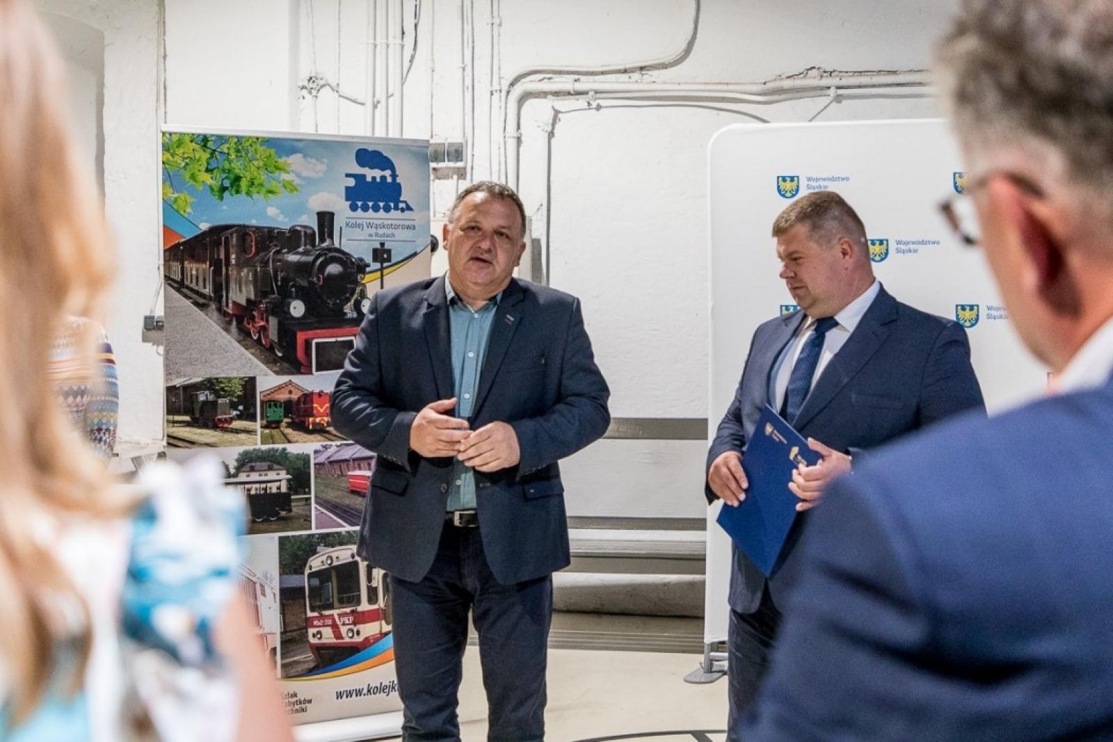 Zdjęcie w galerii na portalu naszraciborz.pl: Inicjatywa sołecka dla Raciborszczyzny - umowy podpisano w skansenie wiadomości z regionu