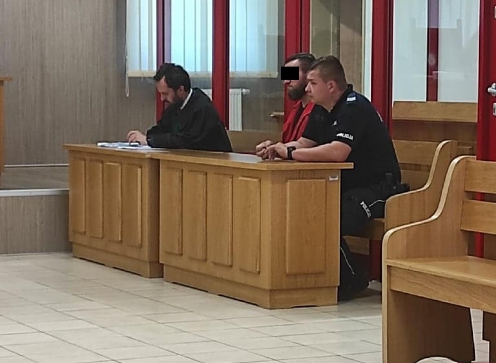 Zdjęcie w galerii na portalu naszraciborz.pl: Przed sądem w Rybniku zeznawała żona Radosława Ś., oskarżonego o zabójstwo asp. Michała Kędzierskiego wiadomości z regionu