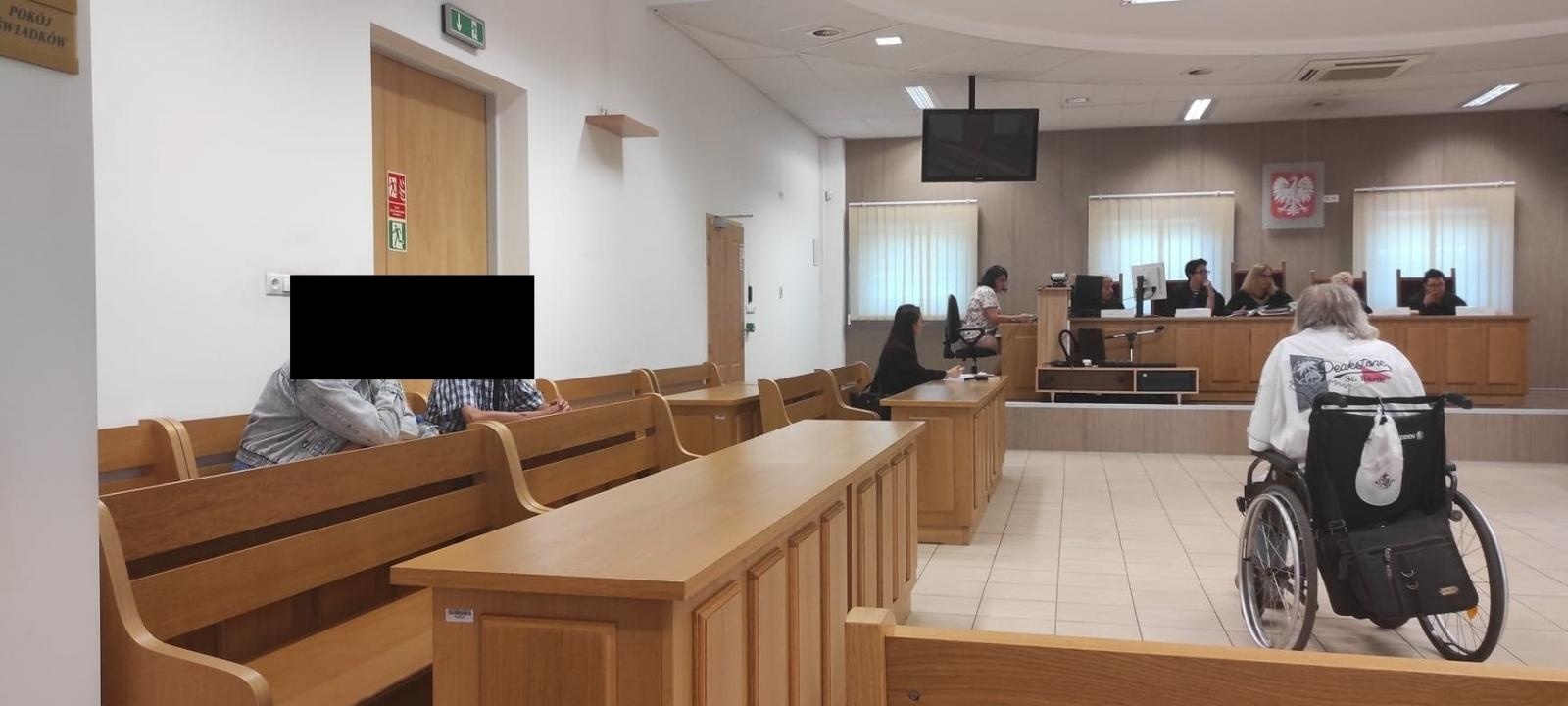 Zdjęcie w galerii na portalu naszraciborz.pl: Przed sądem w Rybniku zeznawała żona Radosława Ś., oskarżonego o zabójstwo asp. Michała Kędzierskiego wiadomości z regionu