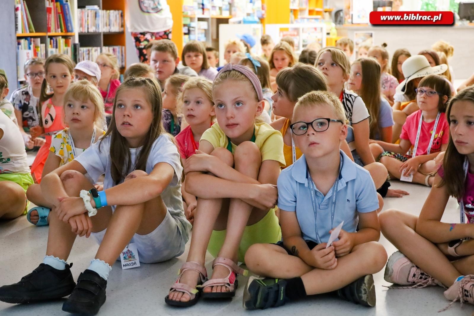 Zdjęcie w galerii na portalu naszraciborz.pl: Bajki polskie i litewskie wybrzmiały w kolejnym tygodniu Baśniowego Lata z Biblioteką wiadomości z regionu
