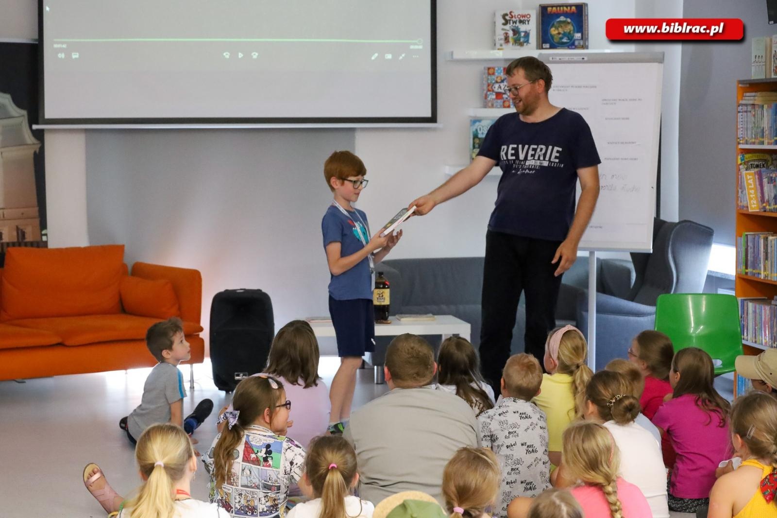 Zdjęcie w galerii na portalu naszraciborz.pl: Bajki polskie i litewskie wybrzmiały w kolejnym tygodniu Baśniowego Lata z Biblioteką wiadomości z regionu
