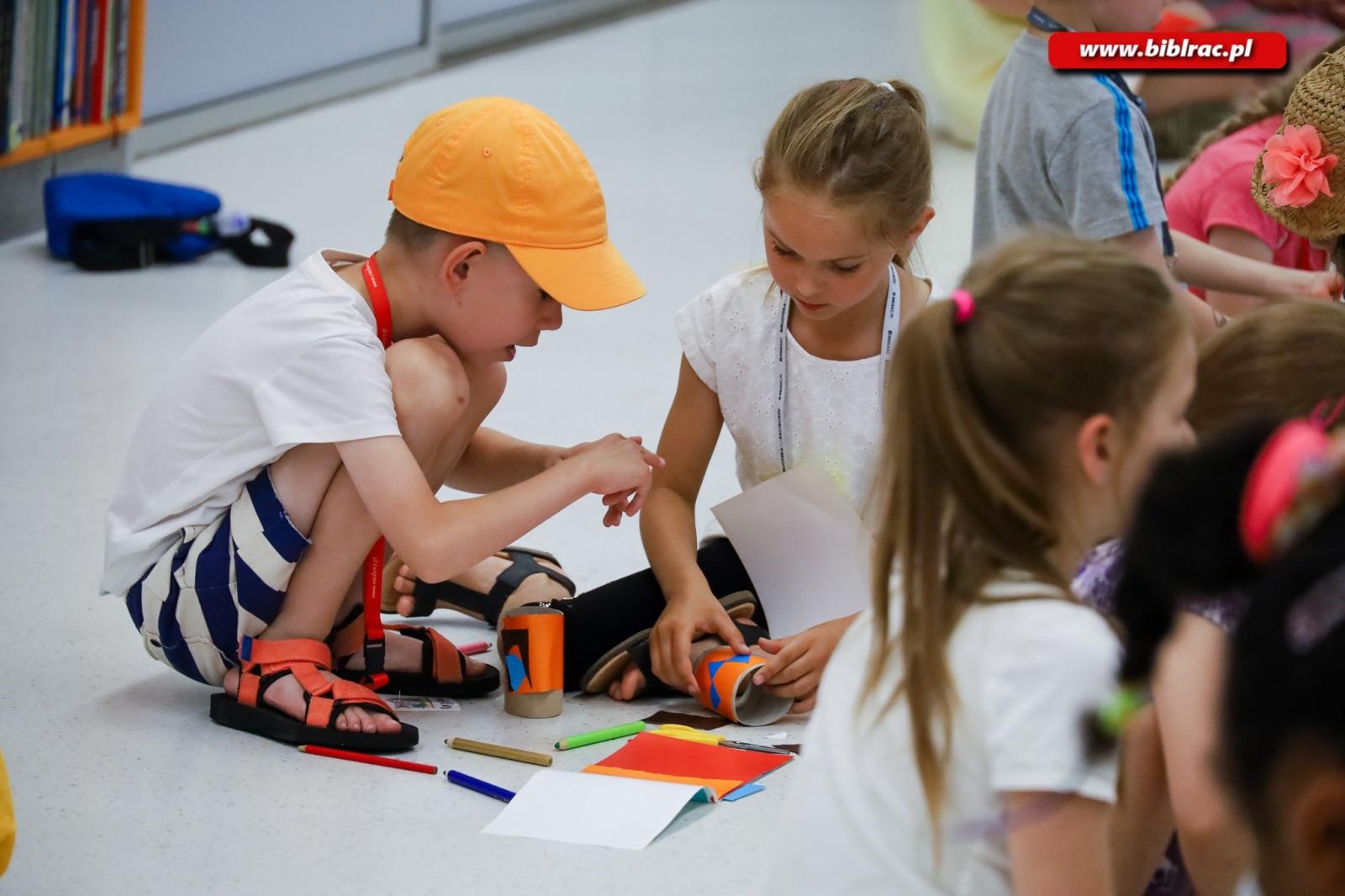Zdjęcie w galerii na portalu naszraciborz.pl: Bajki polskie i litewskie wybrzmiały w kolejnym tygodniu Baśniowego Lata z Biblioteką wiadomości z regionu