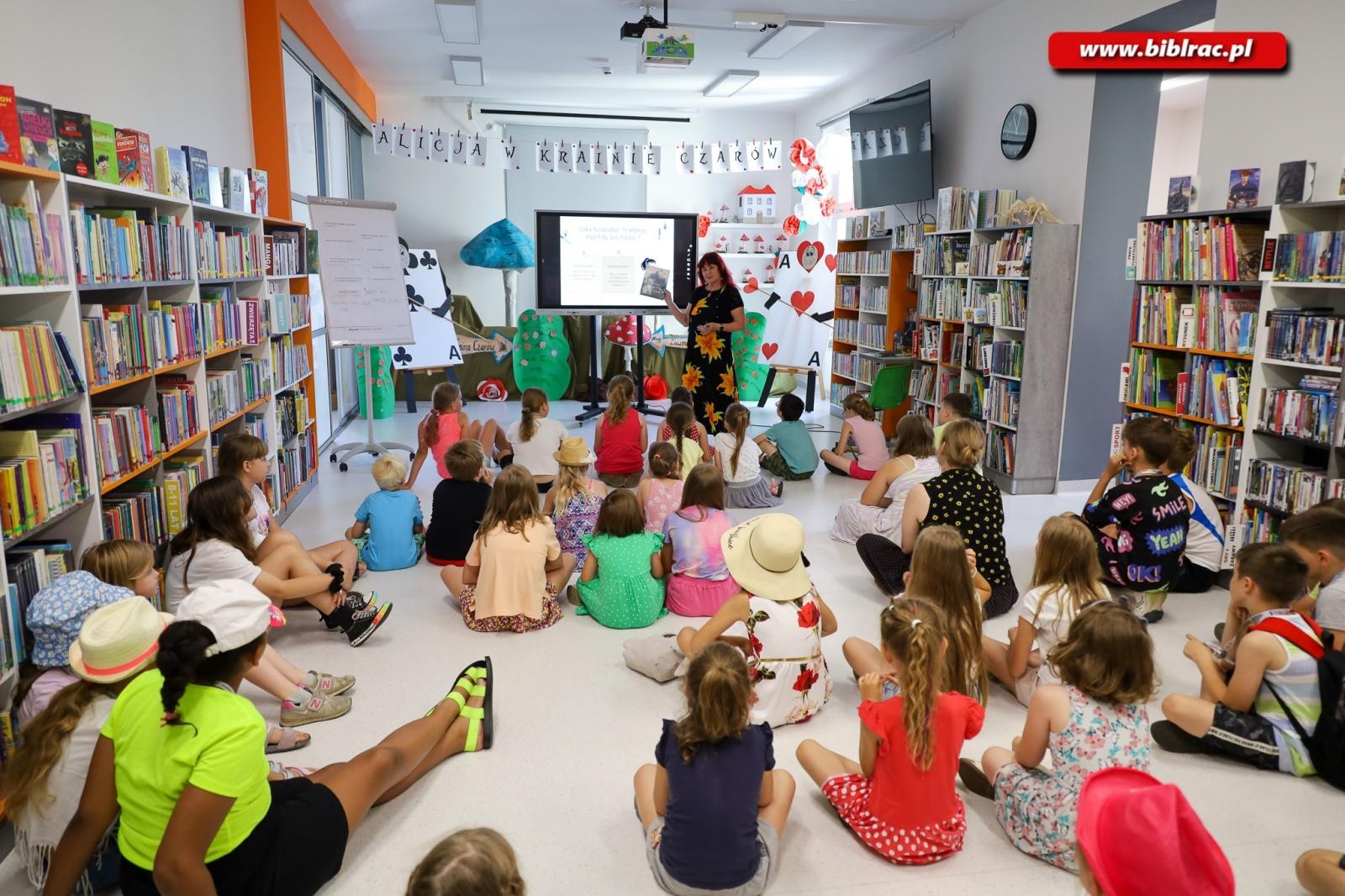 Zdjęcie w galerii na portalu naszraciborz.pl: Bajki polskie i litewskie wybrzmiały w kolejnym tygodniu Baśniowego Lata z Biblioteką wiadomości z regionu