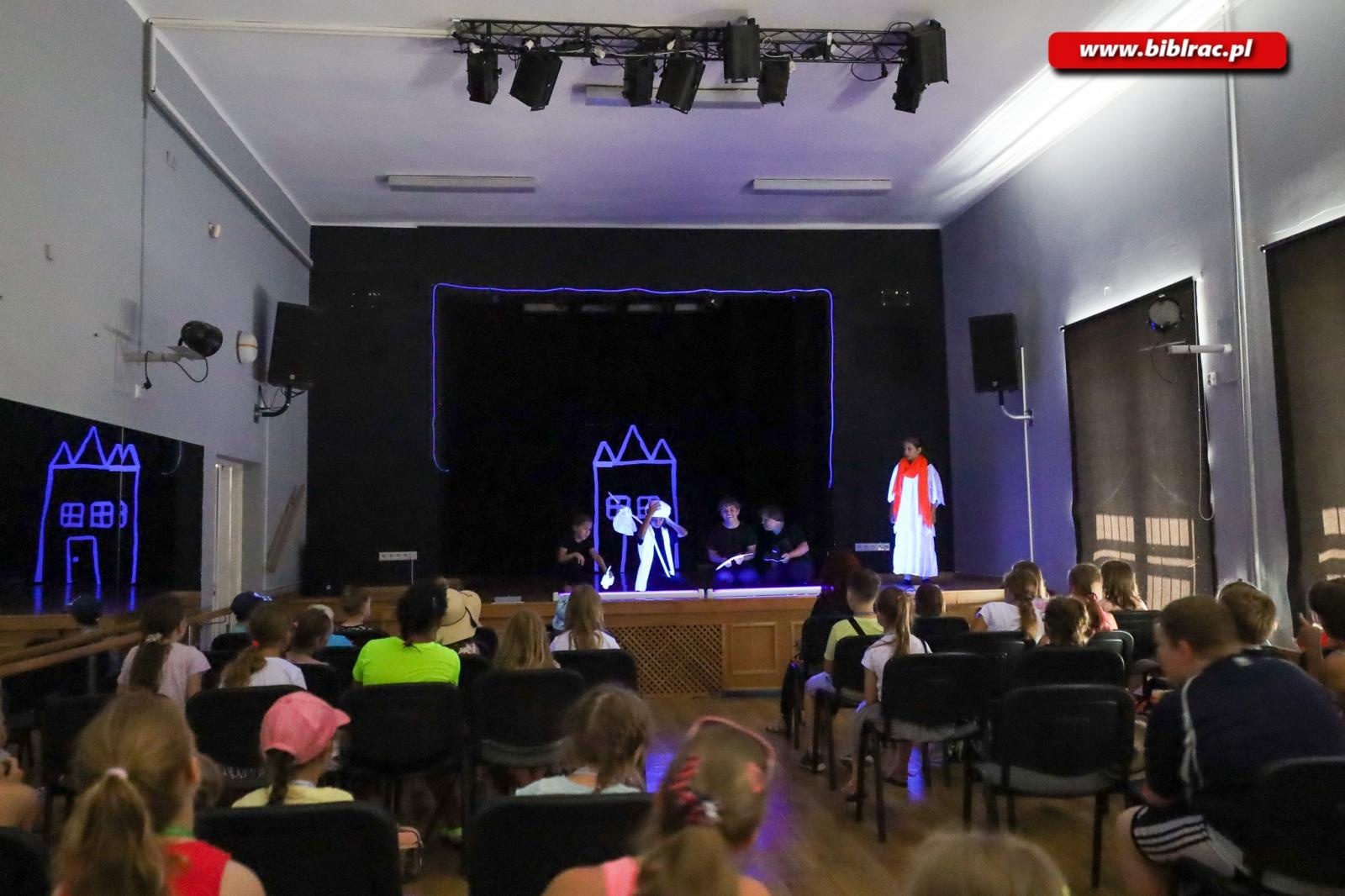 Zdjęcie w galerii na portalu naszraciborz.pl: Bajki polskie i litewskie wybrzmiały w kolejnym tygodniu Baśniowego Lata z Biblioteką wiadomości z regionu