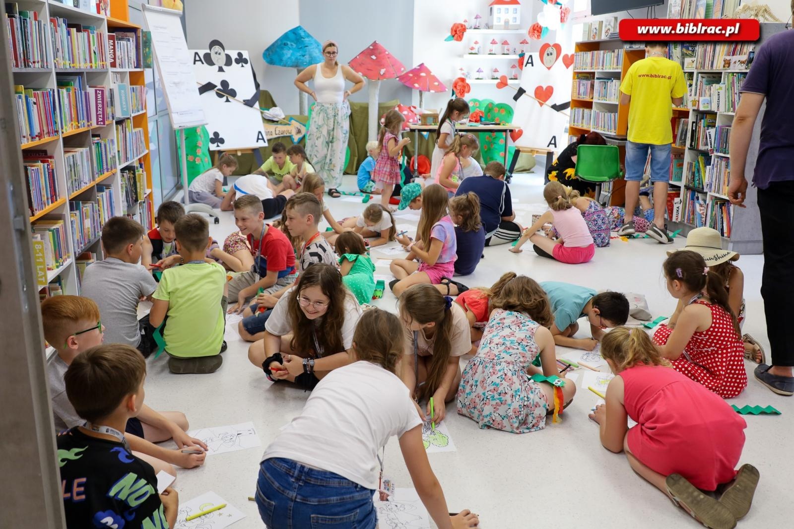 Zdjęcie w galerii na portalu naszraciborz.pl: Bajki polskie i litewskie wybrzmiały w kolejnym tygodniu Baśniowego Lata z Biblioteką wiadomości z regionu