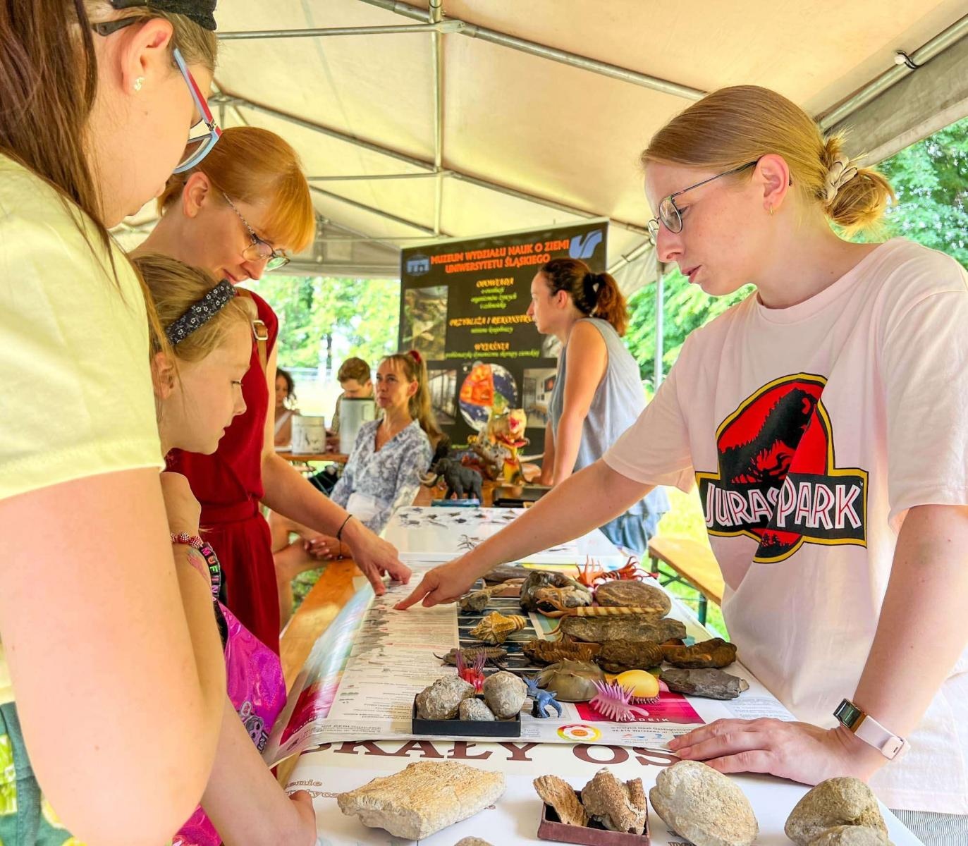 Zdjęcie w galerii na portalu naszraciborz.pl: Pałac w świecie żywiołów. Spotkanie z nauką i sztuką w Rzuchowie wiadomości z regionu
